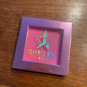 Jeffree Star Cosmetics magnetic eyeshadow palette
